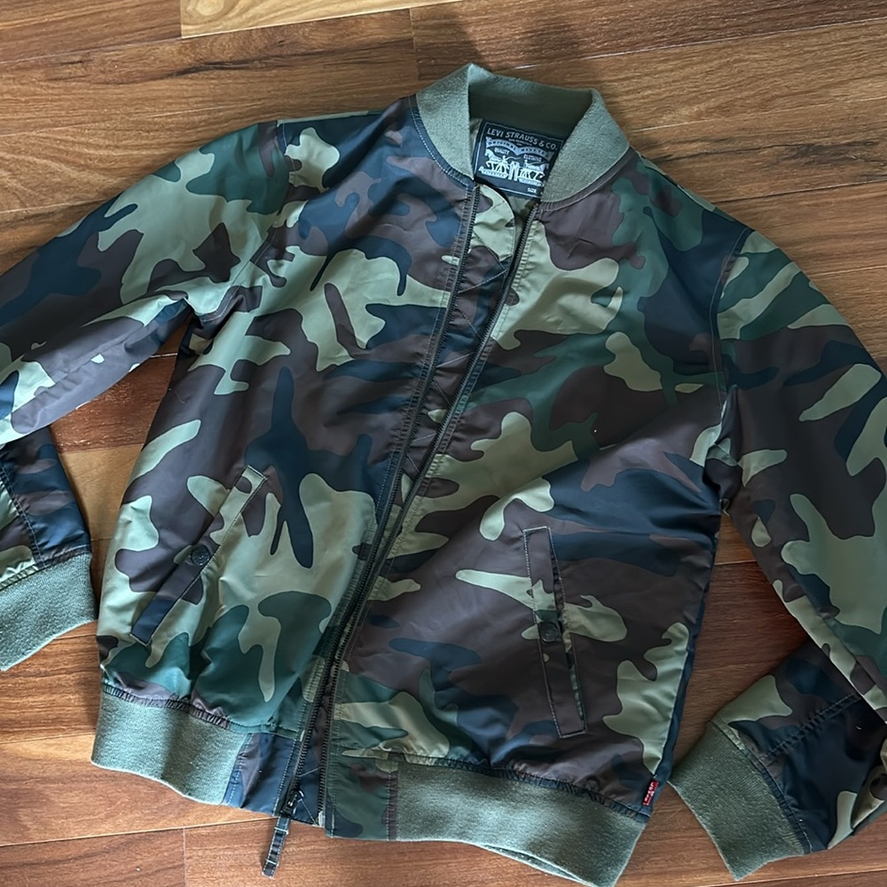 Levi Camo Jacket - Men’s size M
